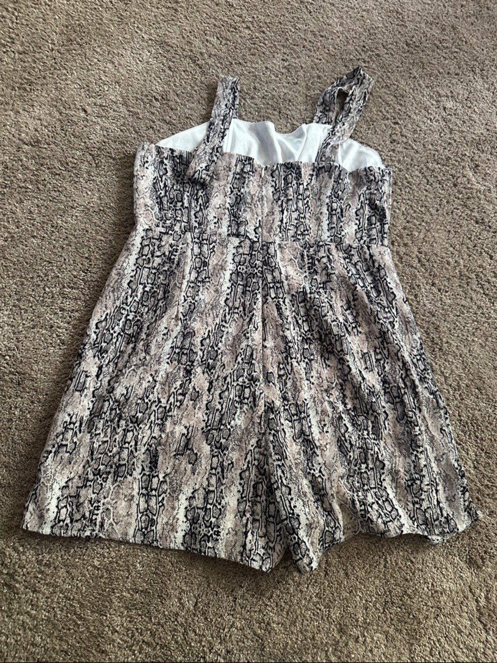 Sleeveless Snake Print Romper - Picture 4 of 6